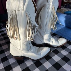 Elegant White Fringe Heeled Boots